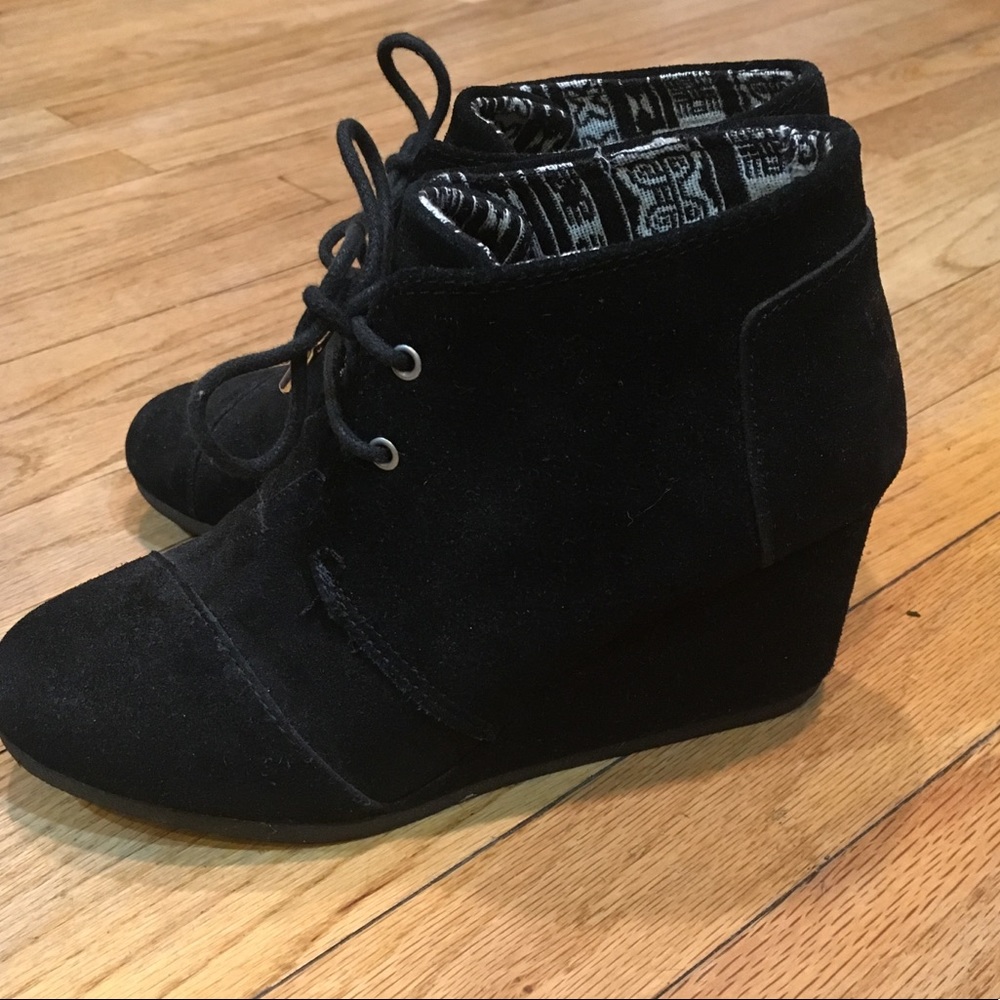 TOMS Desert wedge black suede bootie size 7